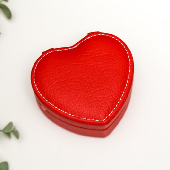 Шкатулка кожзам для украшений "Сердце красное" 5х9х10,5 см