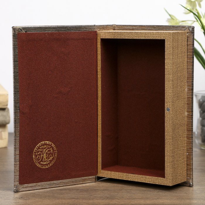 Шкатулка-книга дерево "Королевский знак" кожзам 21х13х5 см