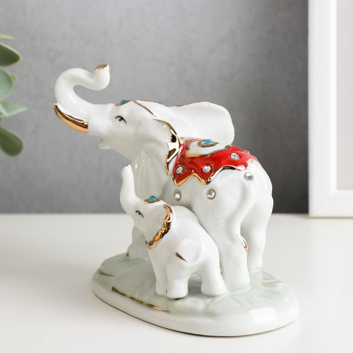 Сувенир под фарфор "Слон со слонёнком в попонах" стразы
