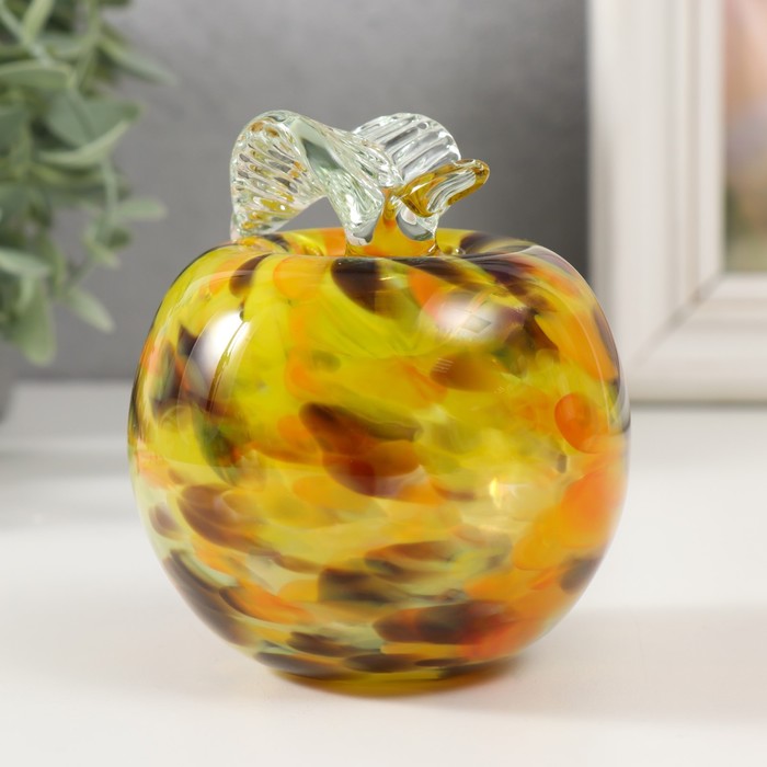 Сувенир стекло в стеклокрошку "Яблоко желто-коричневое"14х10х10 см
