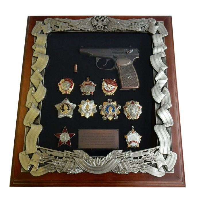 Деревянная ключница "Макаров с наградами СССР"