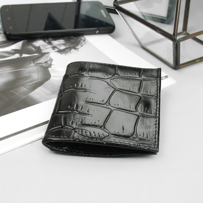 Портмоне на кнопке, 2 отдела, для карт, монет, крокодил, скат, цвет чёрный