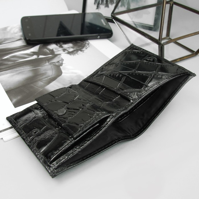 Портмоне на кнопке, 2 отдела, для карт, монет, крокодил, скат, цвет чёрный