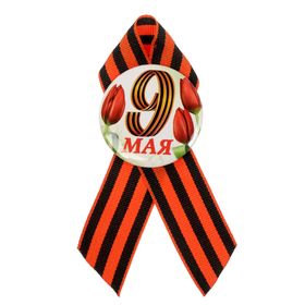 

Значок с лентой «Никто не забыт, ничто не забыто!»