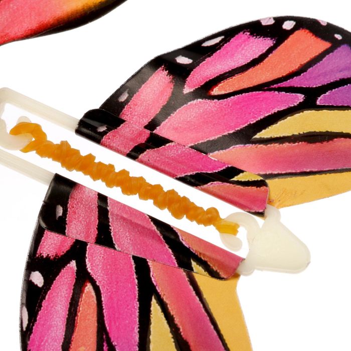 Летающая бабочка в открытке "С днём рождения"