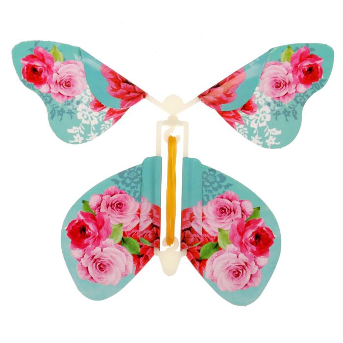 Летающая бабочка в открытке "Моей любимой подружке"