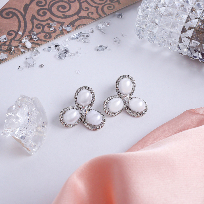 Серьги с жемчугом "Цветок" трилистник, цвет белый в серебре