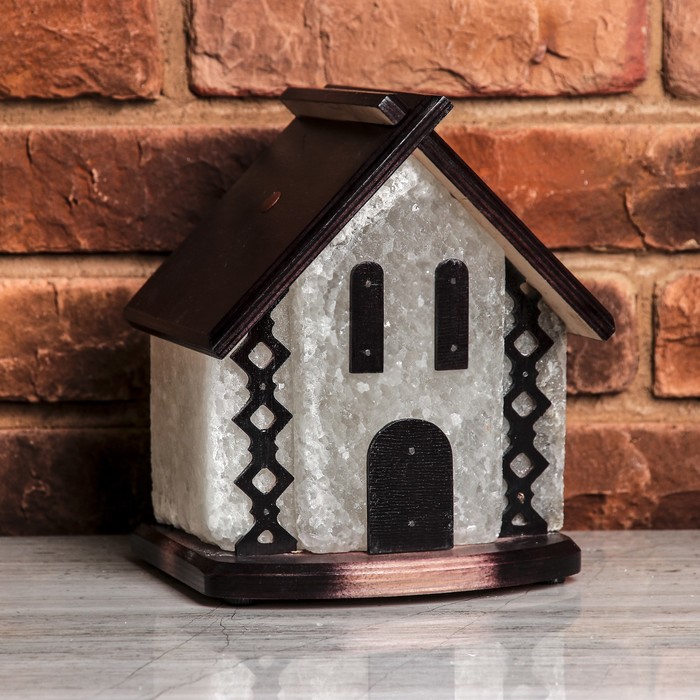 Соляной светильник "Домик", цельный кристалл, 5-6 кг, деревянный декор
