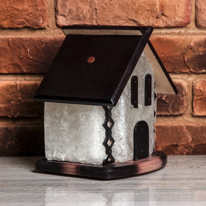 Соляной светильник "Домик", цельный кристалл, 5-6 кг, деревянный декор