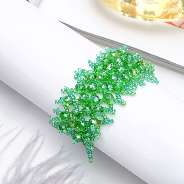 Браслет из бисера "Плетение" бусины, цвет, цвет зелёный