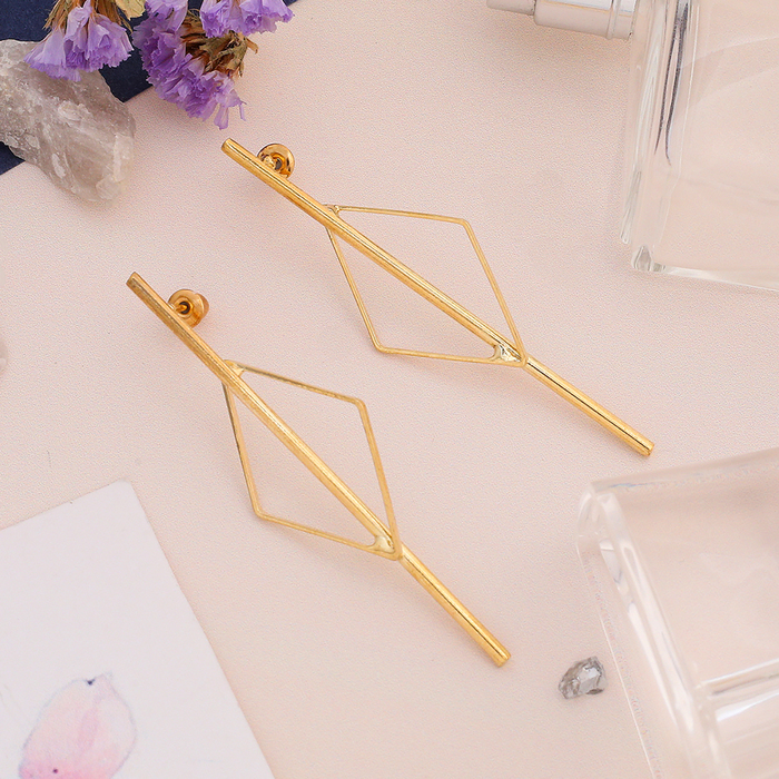 Серьги металл "Ромб" абстракция, цвет золото