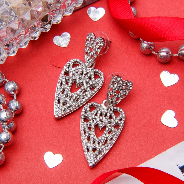 Серьги со стразами "Сердце королевы", цвет белый в серебре