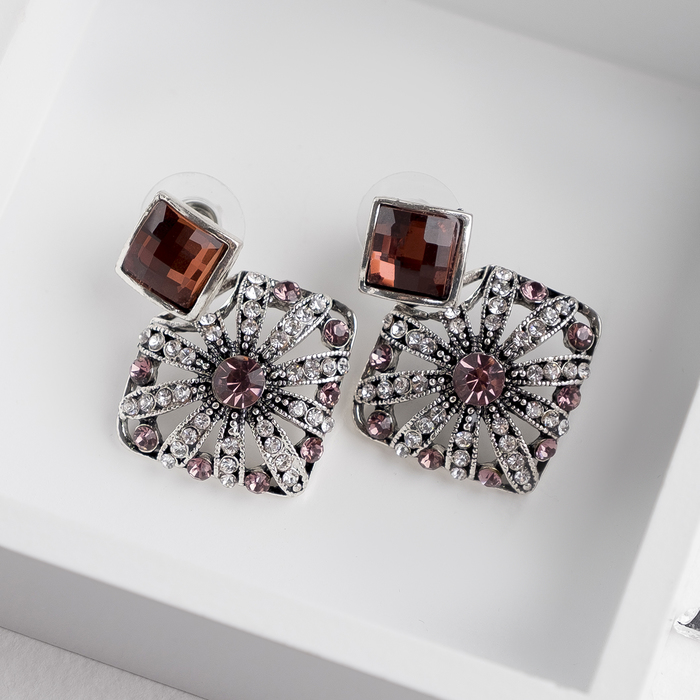 Серьги со стразами "Цветок" в ромбе, цвет бело-сливовый в чернёном серебре