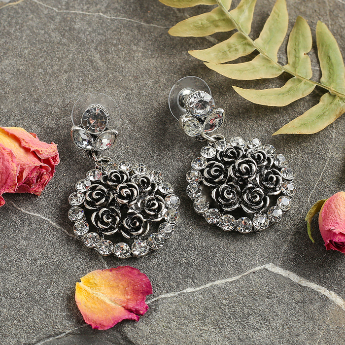 Серьги со стразами "Цветы" букет роз, цвет белый в чернёном серебре