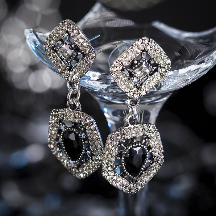 Серьги со стразами "Геометрия" блеск, цвет бело-чёрный в чернёном серебре