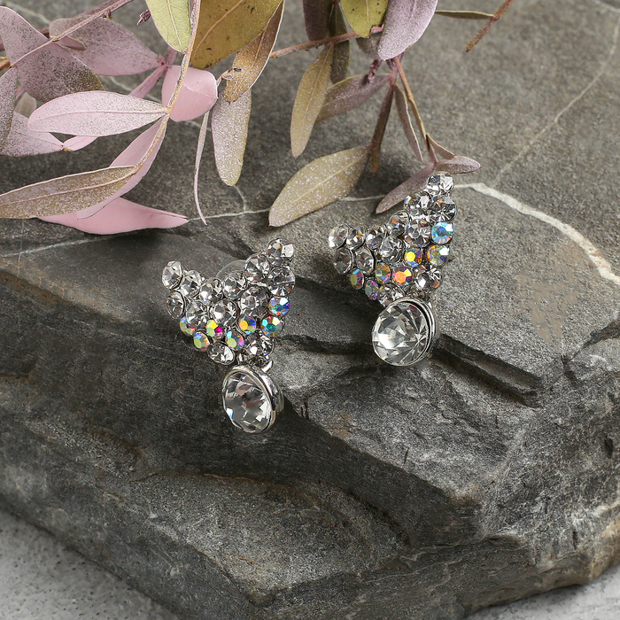 Серьги со стразами "Крылья" блеска, цвет бело-радужный в серебре