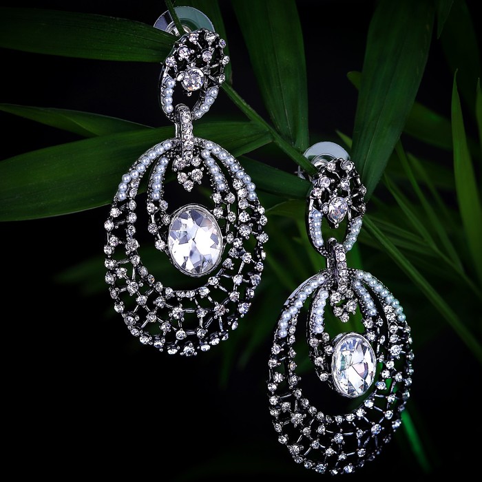 Серьги со стразами "Овал" ажур с каплей, цвет белый в чернёном серебре