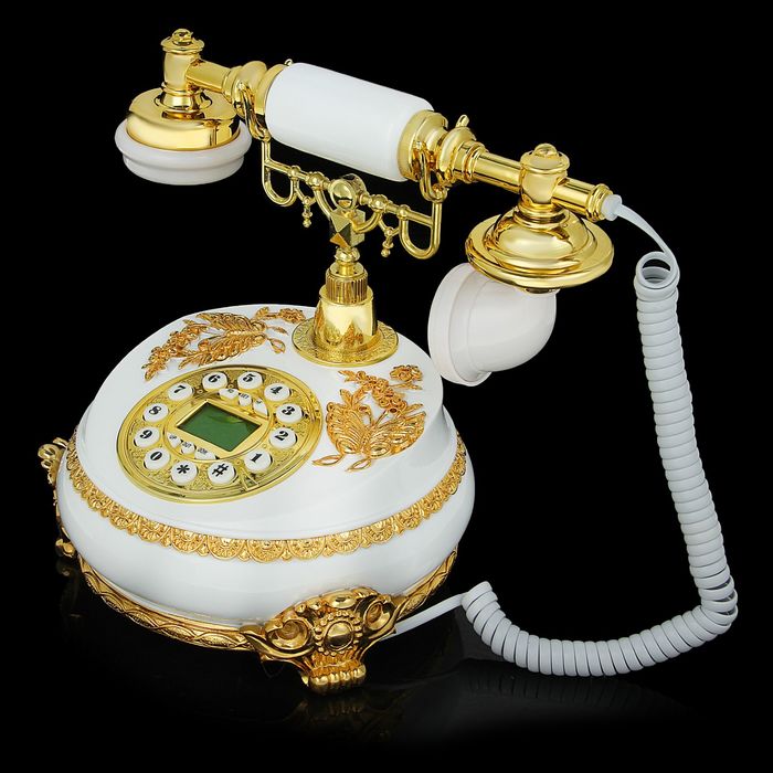 Телефон ретро полистоун, Круг с узором из лепнины Бабочка золото, белый 18*25см