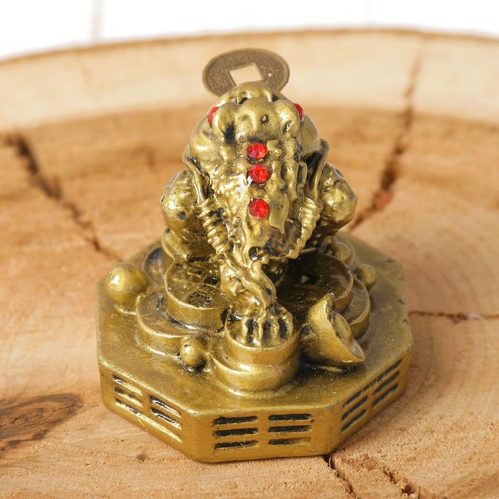 Нэцкэ "Жаба на Ба - гуа с монетой"