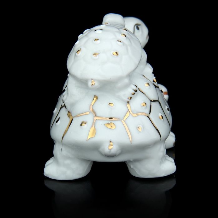 Нэцкэ "3 черепашки белые с золотом"