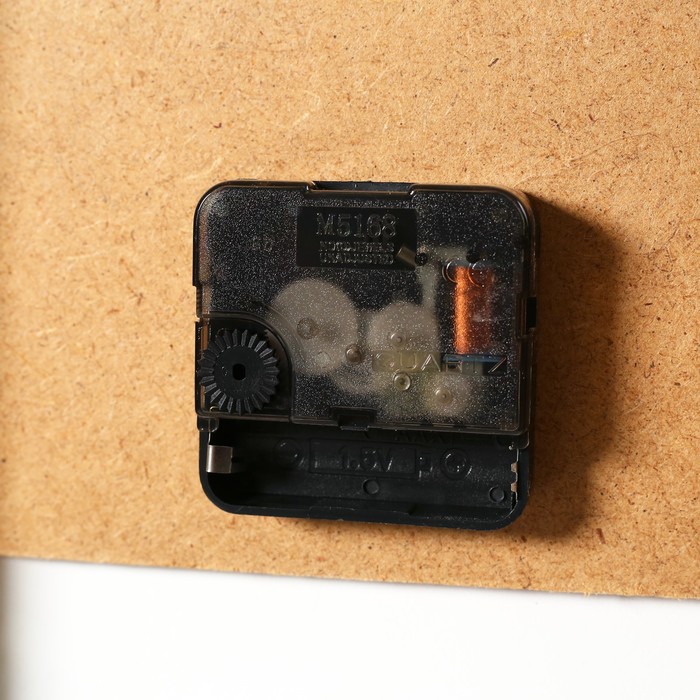 Часы настенные модульные «Бабочка на сиреневых цветах», 60 × 80 см