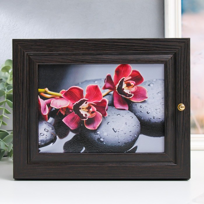 Ключница "Цветы" венге 19х24 см