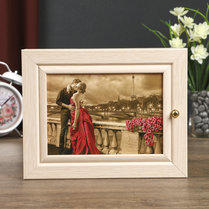 Ключница "Пара в Париже" беленый дуб 19х24 см