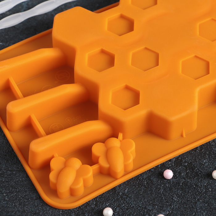 Форма для леденцов и мороженого, 3 ячейки, 20,5х12х2 см "Соты" с палочками, цвета МИКС