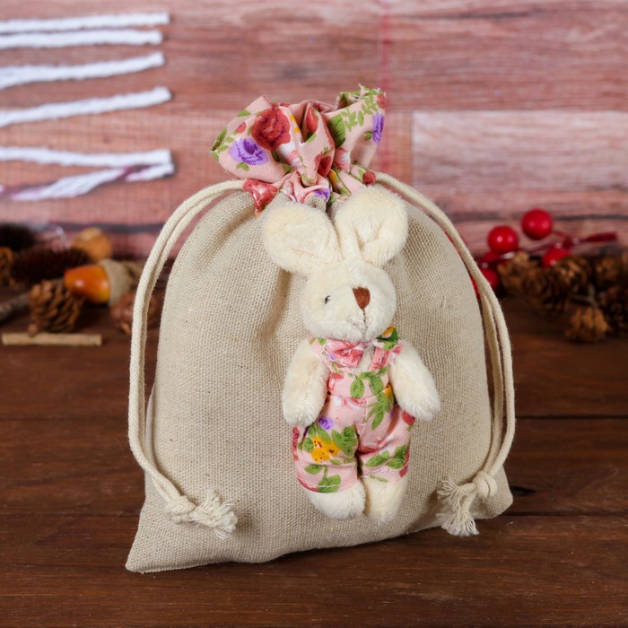 Подарочная сумочка "Зайка" одежда в цветочек, виды МИКС