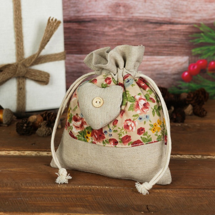 Подарочная сумочка "Сердечка" с пуговкой и в цветочек, цвета МИКС