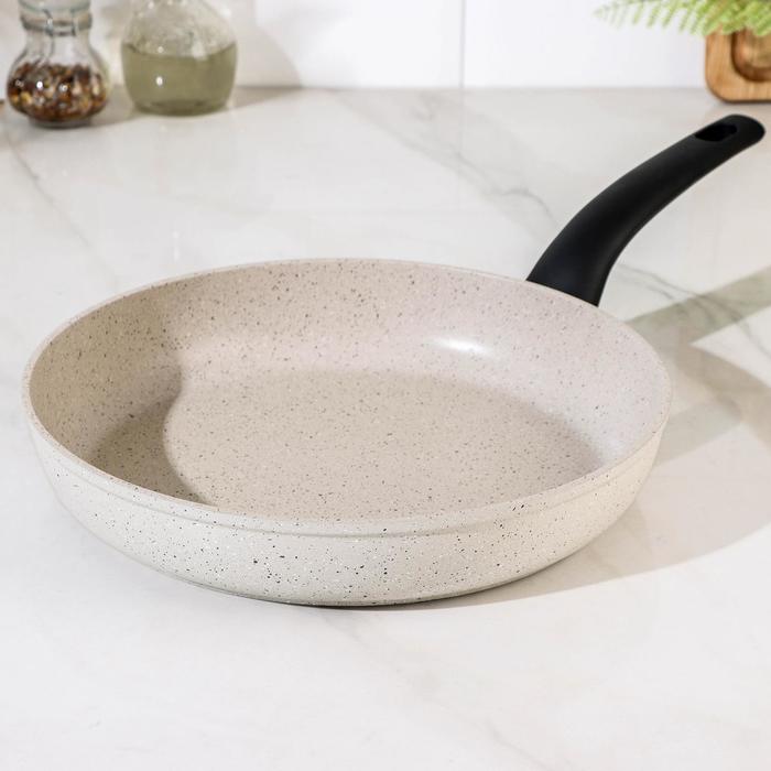 Сковорода с антипригарным покрытием, 28 см MARMIA