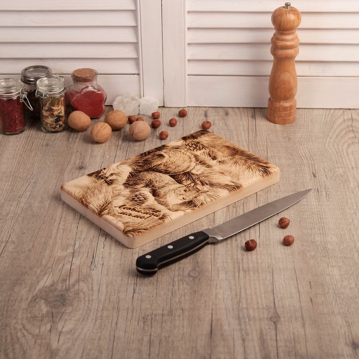 Доска из массива кедра «Любимой маме» с белочкой, прямоугольная, 18 × 28 см