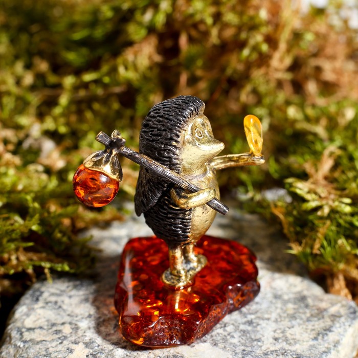 Сувенир из латуни и янтаря "Ежик в тумане" 3,5х4,2 см