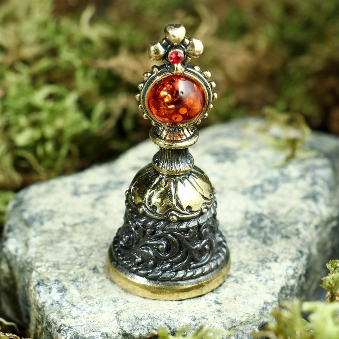 Колокольчик сувенирный из латуни с янтарем "Растительный орнамент" 2,4х5,5 см