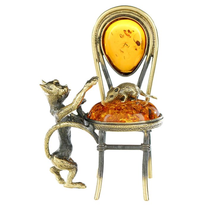 Сувенир из латуни и янтаря "Кот и мышка на стуле" 4х6,2 см