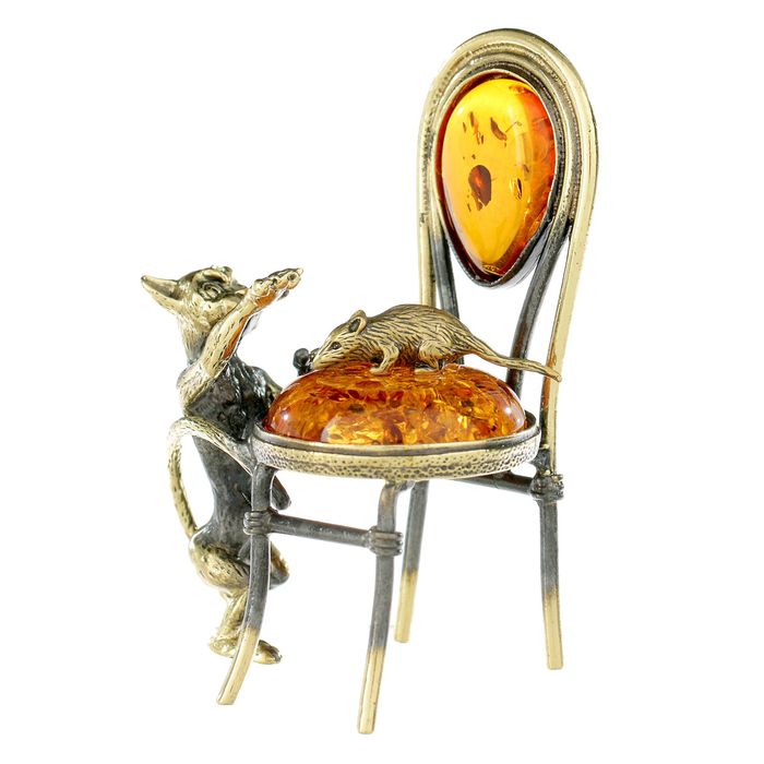 Сувенир из латуни и янтаря "Кот и мышка на стуле" 4х6,2 см