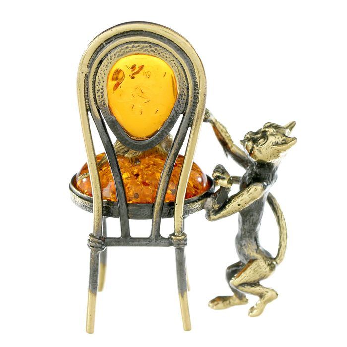 Сувенир из латуни и янтаря "Кот и мышка на стуле" 4х6,2 см