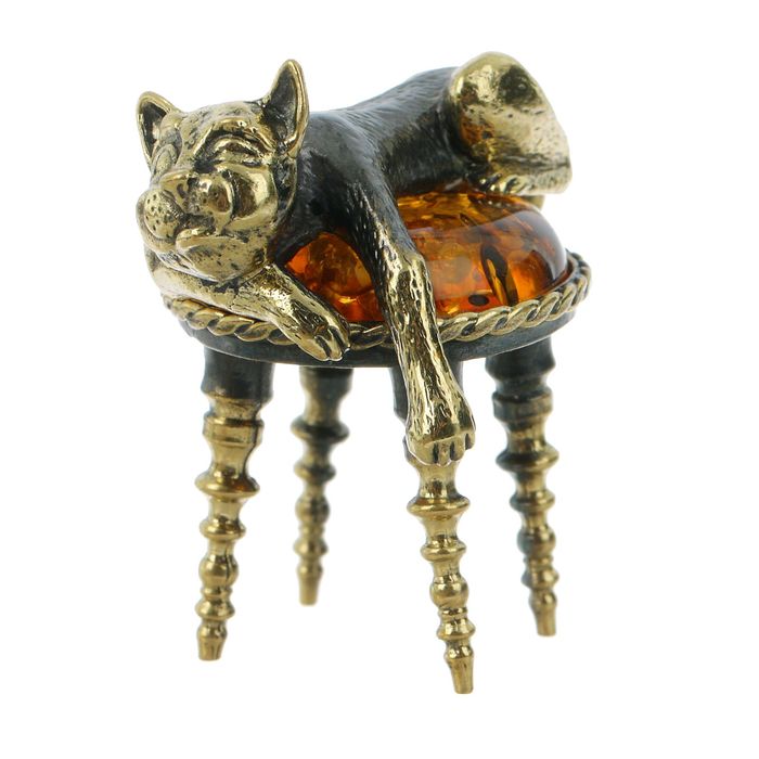 Сувенир из латуни и янтаря "Кот на пуфике отдыхающий" 4х4,2 см