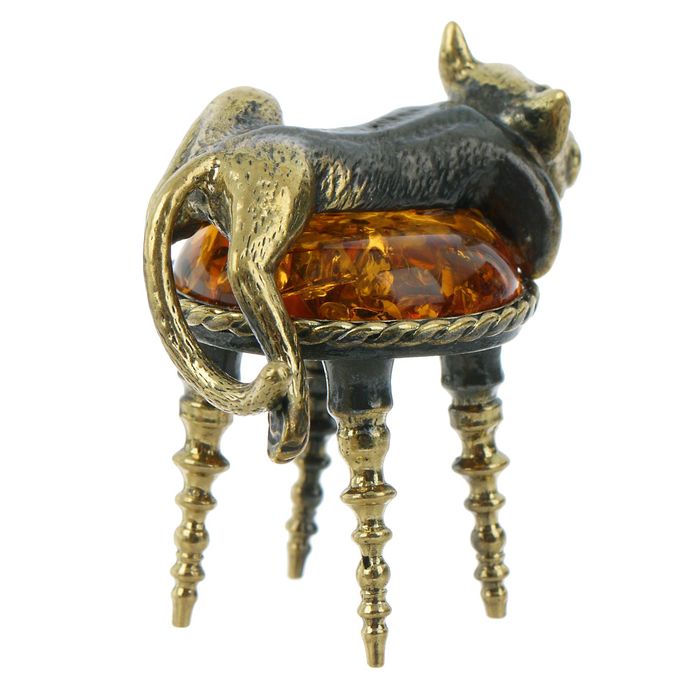 Сувенир из латуни и янтаря "Кот на пуфике отдыхающий" 4х4,2 см