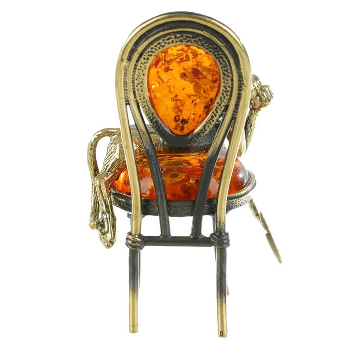 Сувенир из латуни и янтаря "Кот сытый на стуле"