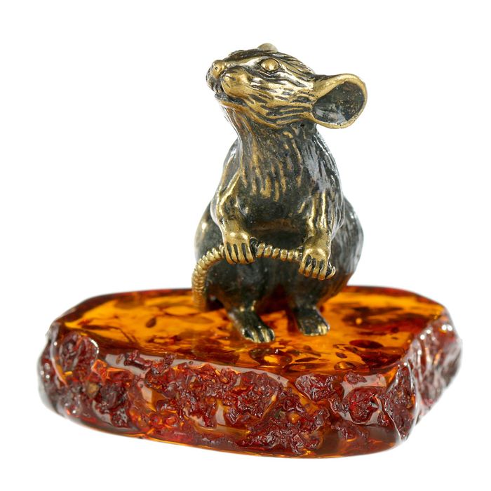 Сувенир из латуни и янтаря "Мышонок Трусишка"