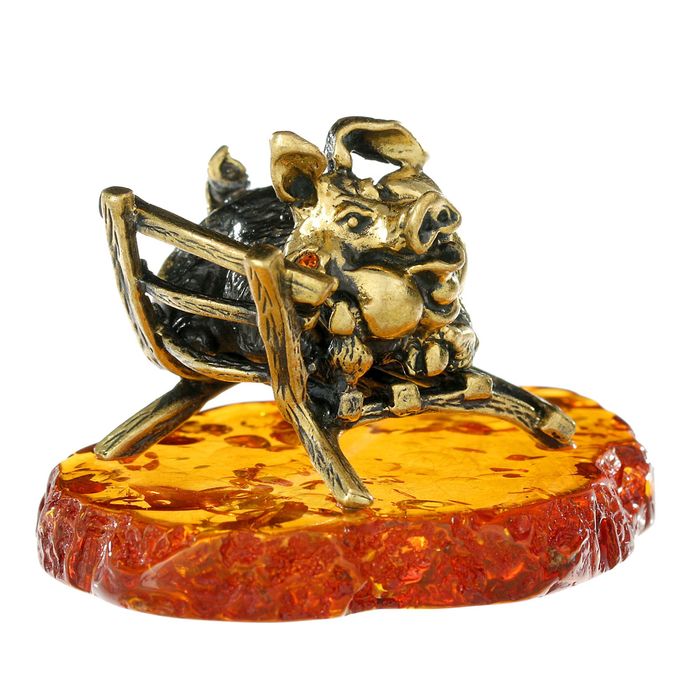 Сувенир из латуни и янтаря "Поросенок Хрюша на кушетке" 5,9х3,6 см