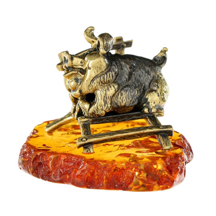 Сувенир из латуни и янтаря "Поросенок Хрюша на кушетке" 5,9х3,6 см