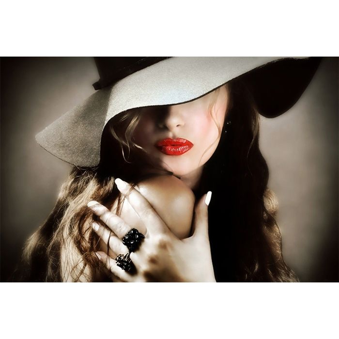 Картина на подрамнике "Роскошная брюнетка"