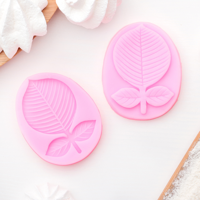 Молд 6,8х5,9х1,9 см "Три листа"