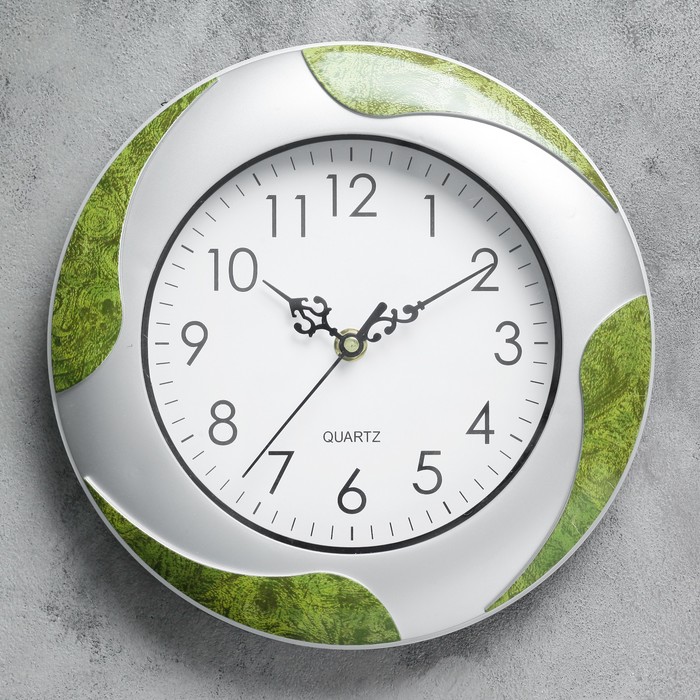 Часы настенные серия Сумрак,круг,рама камень халцедон завит. на хроме,циферблат белый d=25см