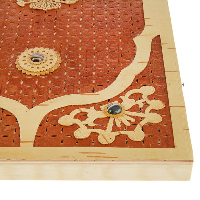 Нарды, оформленные берестой