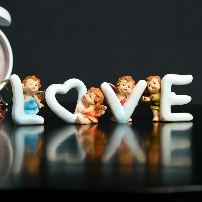 Сувенир полистоун "Ангел в букве" 5,2х3,5х3 см