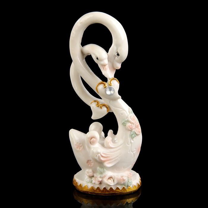 Сувенир полистоун "Лебеди верность" лак 10х4х3 см