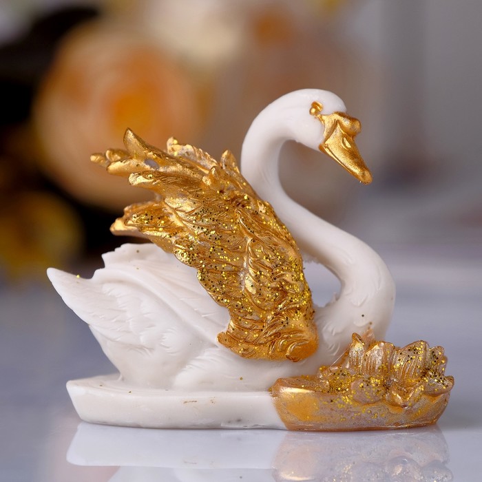 Сувенир полистоун "Лебедь с золотыми крыльями у лотоса" 7,5х6х4 см